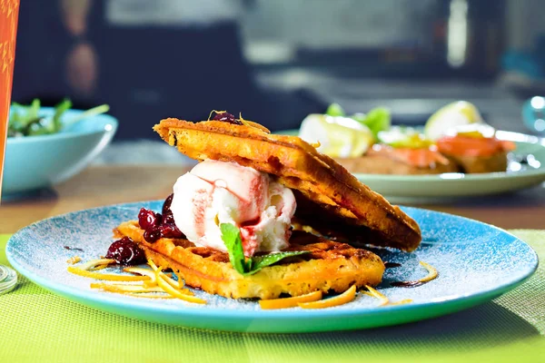 Dondurma ve Cafe reçel ile Viyana gözleme