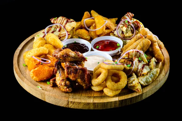 Farklı tür bir Fast food karanlık backgrou ahşap tahta üzerinde