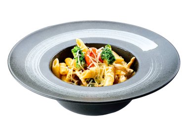 Yeni menü restoranda. Makarna ve sebzeler ile lezzetli yemek