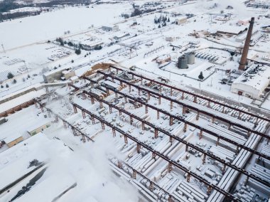 Hava atış. Kış gününde büyük fabrika