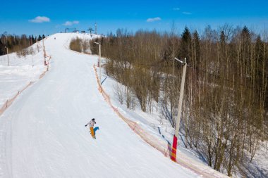 Aktif eğlence ve kış eğlence. Kayakçı ve Snowboard düşkünleri
