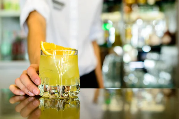 Schraubenzieher, starker alkoholischer Cocktail — Stockfoto