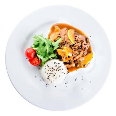 İstiridye mantar ve domates ile servis pirinç lezzetli sığır eti