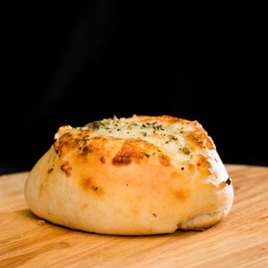 peynir ile tepesinde ev yapımı mini pizza topuz yakın çekim sarımsak bir