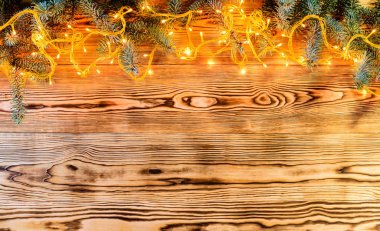 Noel ışık arka plan ile çam dalları, boşaltmak için