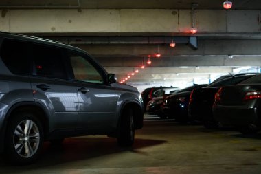 Yer altı otoparkı araba. Kopya alanı