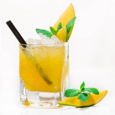 Malzemelerle egzotik kokteyller