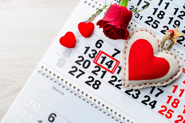 Calendario, 14 de febrero, un regalo para el Día de San Valentín —  Fotos de Stock