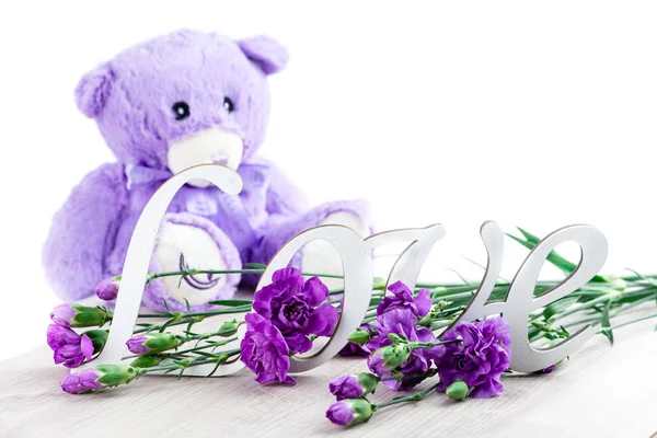 Valentinky den koncept s hračka medvěd, dopisy lásky a květin, — Stock fotografie