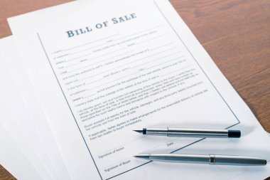 İş kavramı, sözleşme ve kalem yakın çekim