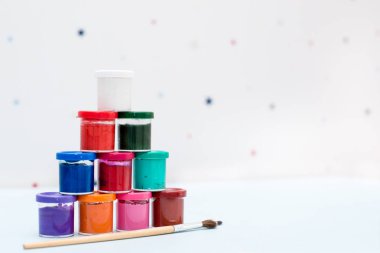 guaj boya bir piramit