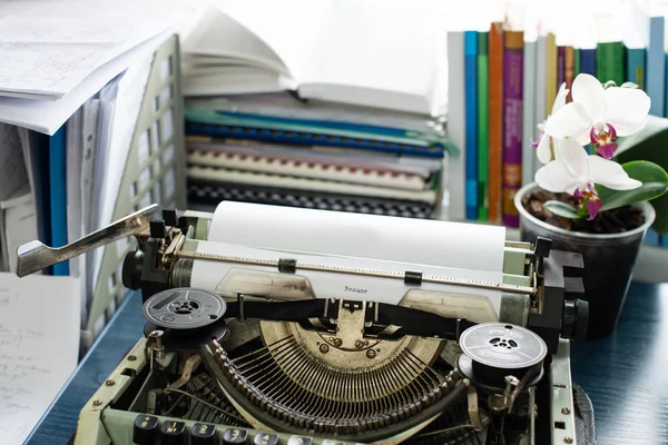 CV: Vintage napis wykonany przez stara maszyna do pisania — Zdjęcie stockowe