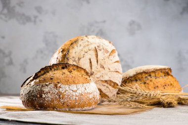 geleneksel yuvarlak esnaf çavdar ekmeği somun zekâ ile natürmort
