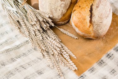 geleneksel yuvarlak esnaf kepekli ekmek ile yakın çekim natürmort