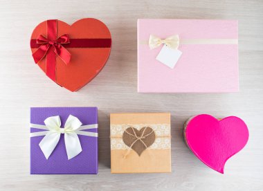 çok renkli ve farklı şekil ve büyüklükte gif muhtelif