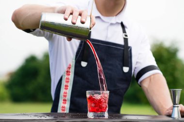 barmen işyeri. Bir barmen tarih seçici odak kim s ekleme