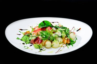 Klasik İtalyan yaz lezzetli taze salata peynirli, parma 