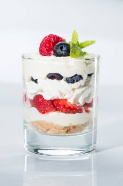 Restoran tatlı bir bardakta servis menüsü