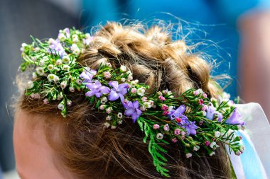 İnanılmaz nazik çiçek çelenk, clo ile tanımlanamayan Genç gelin