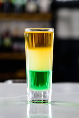 Alkol arkaplanda fotokopi alanı ile birlikte.