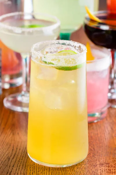 Klasyczna Meksykańska Chelada Koktajlowa Barze Bliska Meksykański Tradycyjny Napój Alkoholowy — Zdjęcie stockowe