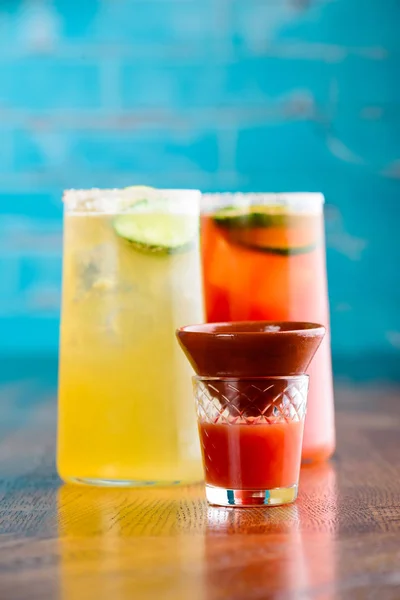 Minuman Beralkohol Tradisional Meksiko Michelada Dan Chelada Closeup — Stok Foto