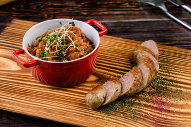 Geleneksel ev yapımı sosis, ev yapımı domuz sosisi.