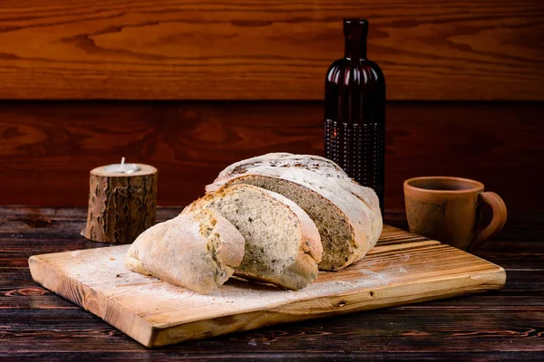 Традиционный Домашний Хлеб Деревянном Фоне Продуктовый Набор Свежеиспеченный Хлеб Ржавом — стоковое фото
