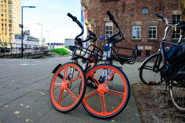 Ενοικίαση Ποδηλάτων Spot Υπηρεσία Στην Οδό Της Πόλης Δημόσιες Συγκοινωνίες — Φωτογραφία Αρχείου