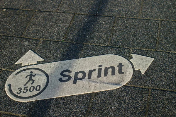 Sprint Futás Irány Nyíl Aszfalton 3500 — Stock Fotó
