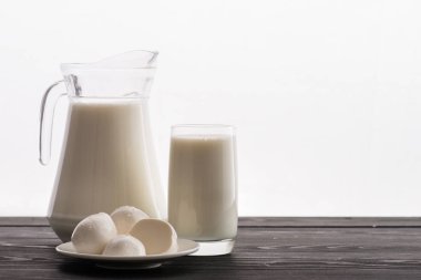 Masa ve ev yapımı peynir yazlık süt