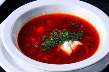 bir kafede Borsch Çorbası, öğle yemeği menüsü