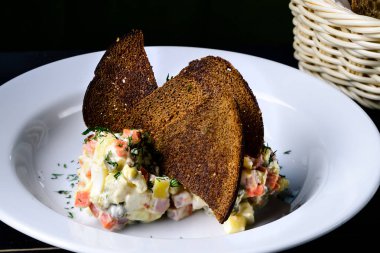 kruton ile salata yakın çekim