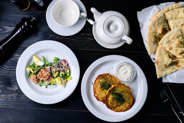 Vitryska pannkakor, nationella rätter med riven potatis — Stockfoto