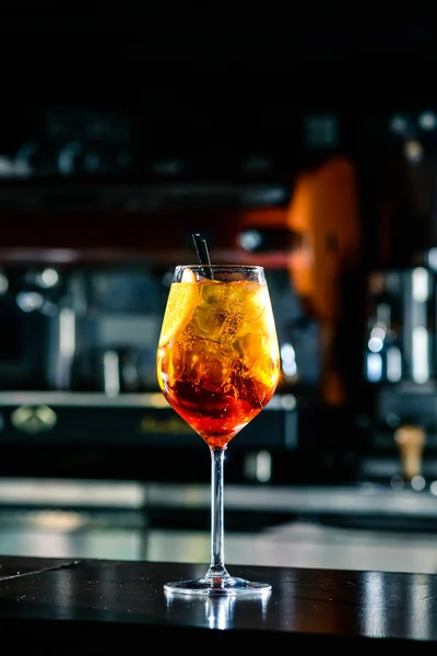 Klasszikus olasz Aperol spritz koktél — Stock Fotó