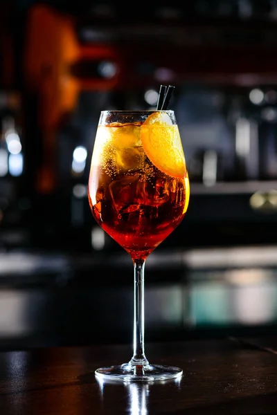 Klasický italský Aperol spritz koktejl — Stock fotografie