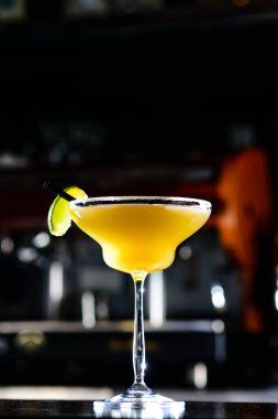 Taze limonlu margarita kokteyli.