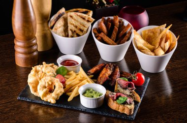 Deniz ürünleri tabağı. Akdeniz mutfağı restoran foodseafood tabağı. Akdeniz mutfağı restoran gıda