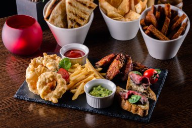 Deniz ürünleri tabağı. Akdeniz mutfağı restoran foodseafood tabağı. Akdeniz mutfağı restoran gıda