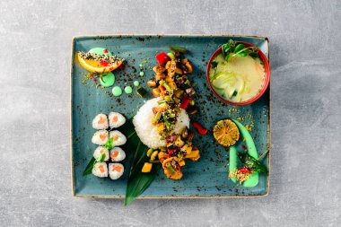 Baharatlı Szechuan Tavuk, Schezwan mutfağı, Asya Çin mutfağı, Geleneksel çeşitli yemekler