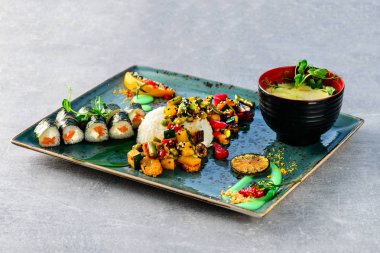 Baharatlı Szechuan Tavuk, Schezwan mutfağı, Asya Çin mutfağı, Geleneksel çeşitli yemekler