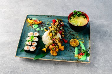 Baharatlı Szechuan Tavuk, Schezwan mutfağı, Asya Çin mutfağı, Geleneksel çeşitli yemekler