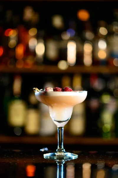 Lifestyle photo cocktail trèfle club dans un bar gros plan — Photo