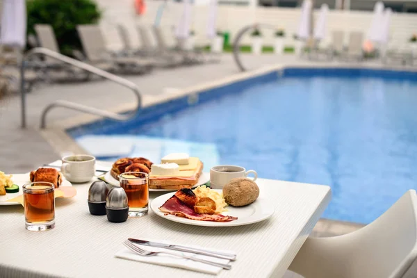 Table set up for continental breakfast — Stock Photo, Image