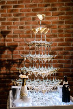 büfe masada şampanya piramidi