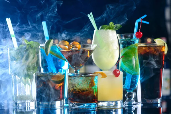 Koktejlový lístek v klasickém baru — Stock fotografie