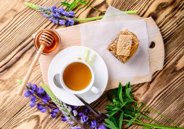 Bitki çayı için bal tarağı ve bal çubuğu