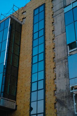 Ev termal yalıtım mineral yünleri, duvarın içinde ısı yünü, inşaat halindeki bina.