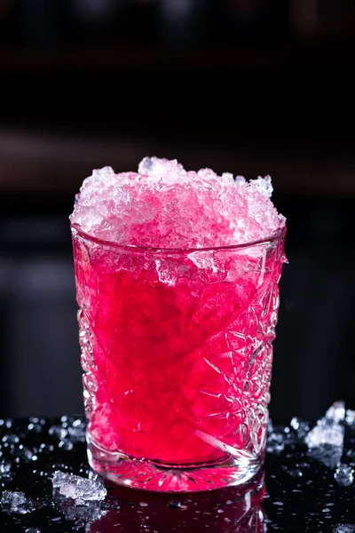 Sommerlilla Rosa Cocktail Med Isdrikk Hjemmelaget Lemonade Med Berryer Jordbær – stockfoto