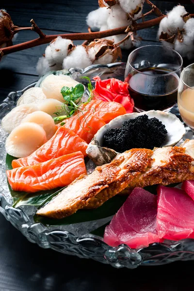 Setul Castron Sashimi Include Somon Crud Ton Alimente Japoneze Sashimi — Fotografie, imagine de stoc
